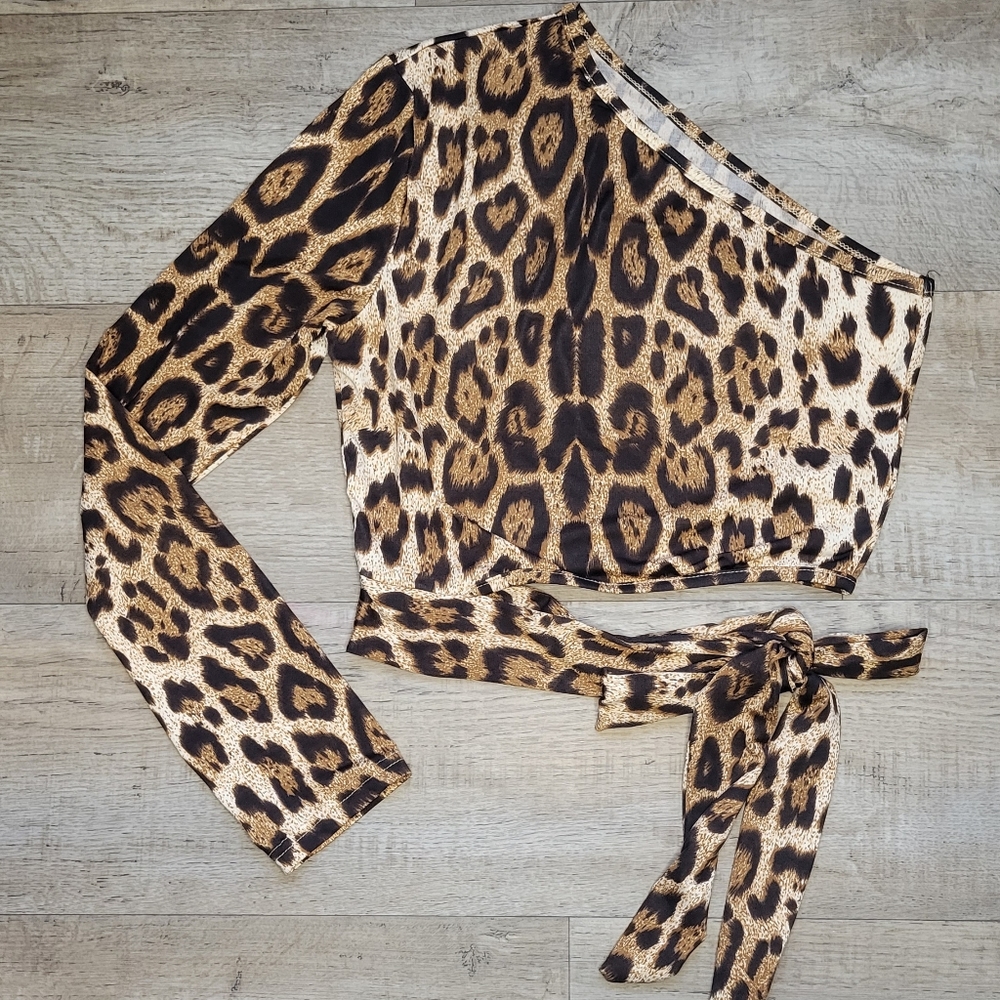 One Shoulder Leopard Print Knot side Crop Top